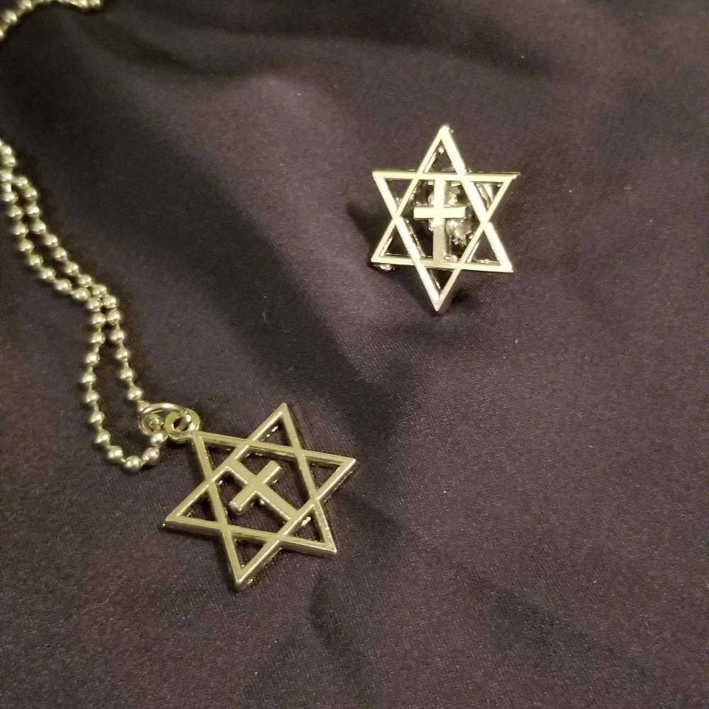 Silver tone necklace and lapel pin